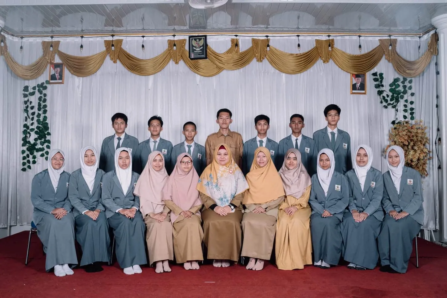 WISUDAH TAHFIDZH, TAHSIN DAN PERPISAHAN KELAS AKHIR SMA IT ISHLAHUL UMMAH PRABUMULIH