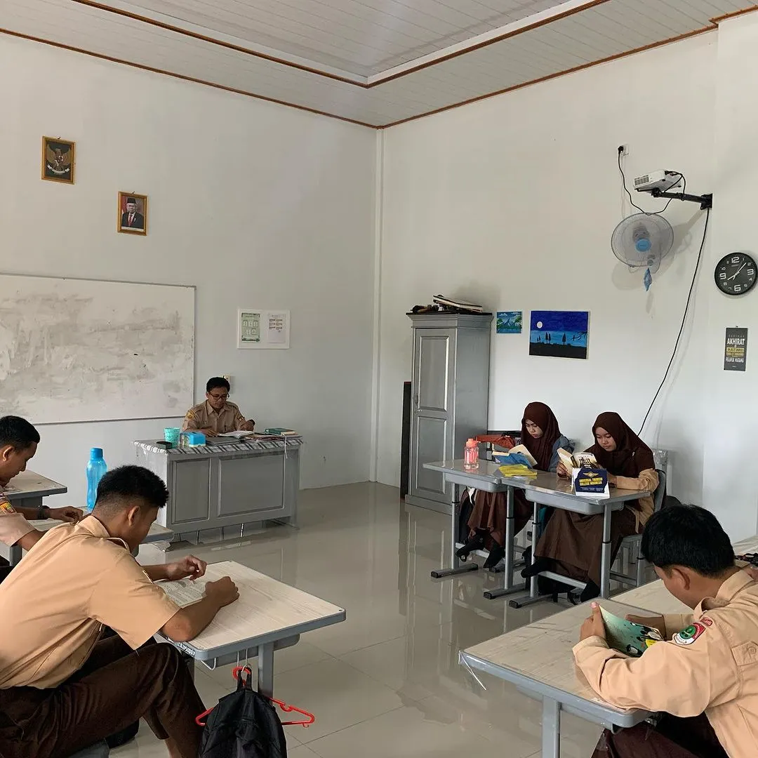 MUNAQOSAH HADITS KELAS AKHIR 2024